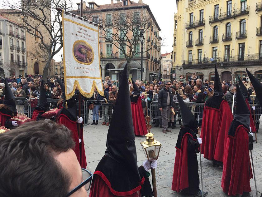 One of many processions through the Plaza Major, ending at the Cathedral on Good Friday. Each procession is put on by a confraternity or hermandad. Some churches have multiple such lay groups. This one appears to be sponsored by the Colegio de Abogados (lawyers) and is based at Capilla de la Vera Cruz (not to be confused with Iglesia Vera Cruz).