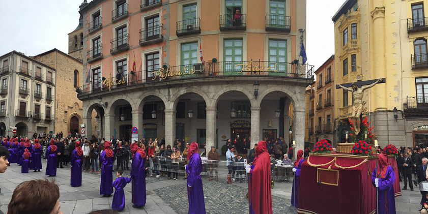 Most of the floats we saw in Segovia were on wheels but controlled by a crew underneath. I suspect battery power. The driver could see out through the grill in the front skirt.