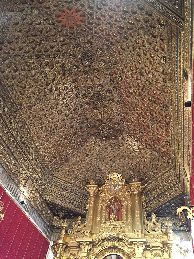 The distinctive feature of San Antonio is a  set of Mudéjar ceilings. This is above the altar in the church.