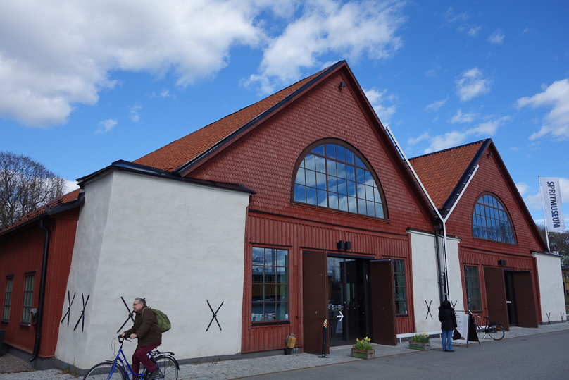 We came to Djurgården for the restaurant in the Spritmuseum, but learned there that these two buildings originally were boat sheds for large galleys in the 18c.