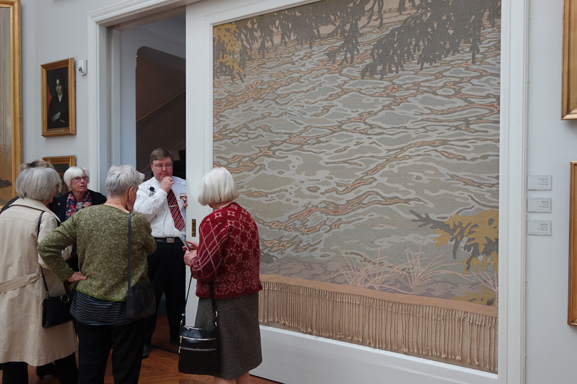 The sliding door to this gallery was deconrated with a tapesty.