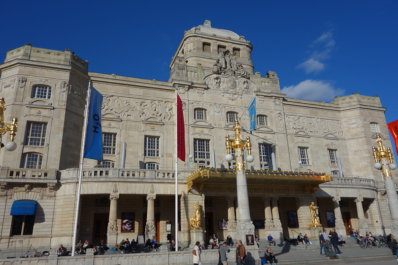Returning to central Stockholm we passed the Dramaten (Royal Dramatic Theatre), built 1908.