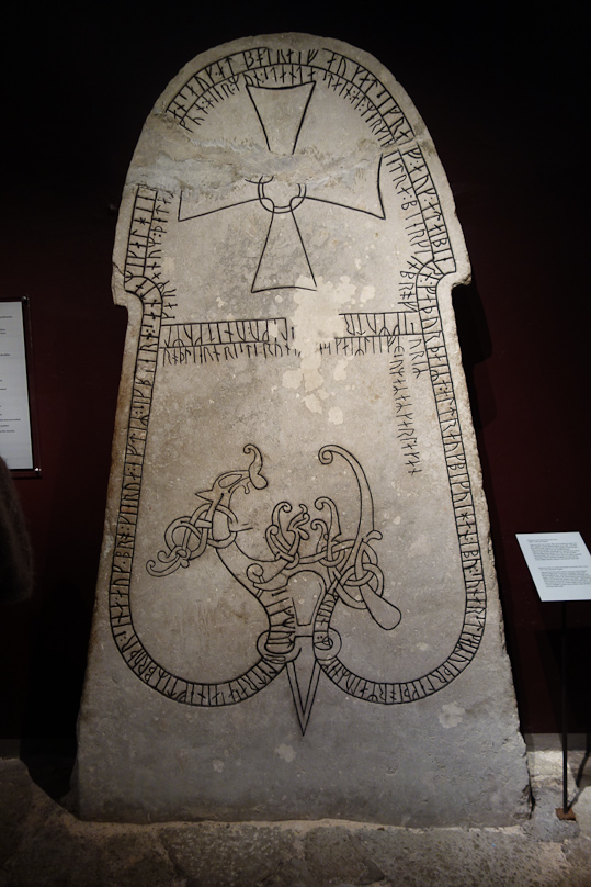 The Gotlands Museum has a good collection of picture and rune stones.