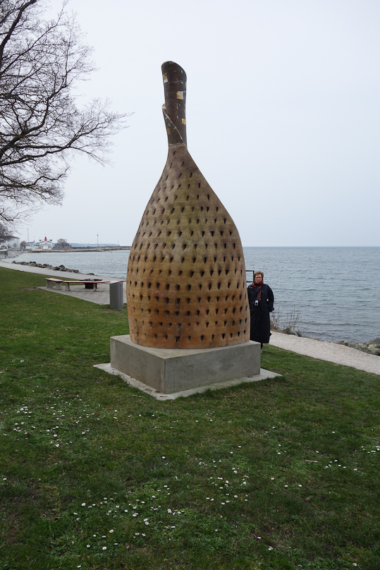 We came across this sculpture just outside the Visby botanic garden, on the west coast of Gotland. It reminded us of something we'd seen by Nina Hole in Denmark.