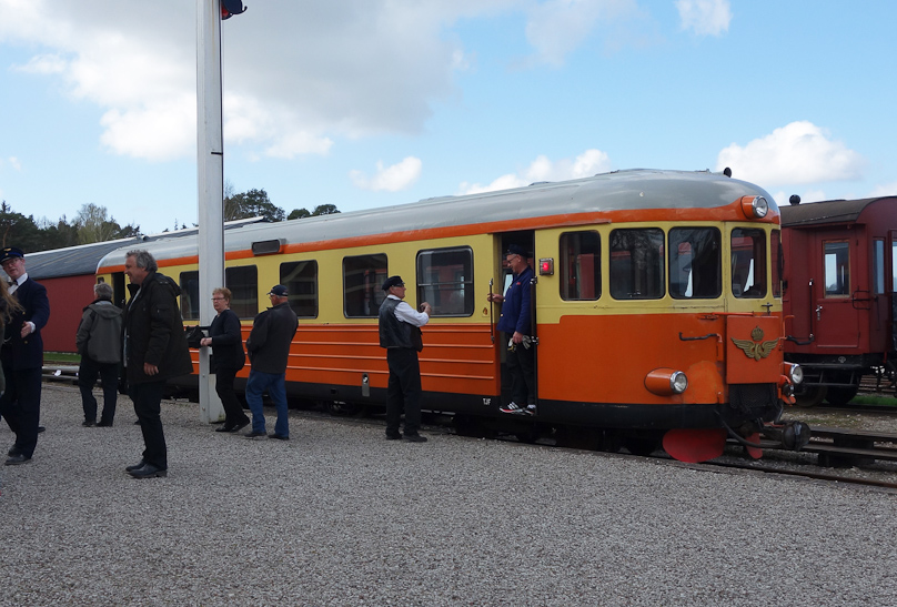 This self-propelled car returned to station after a short tourist round trip.