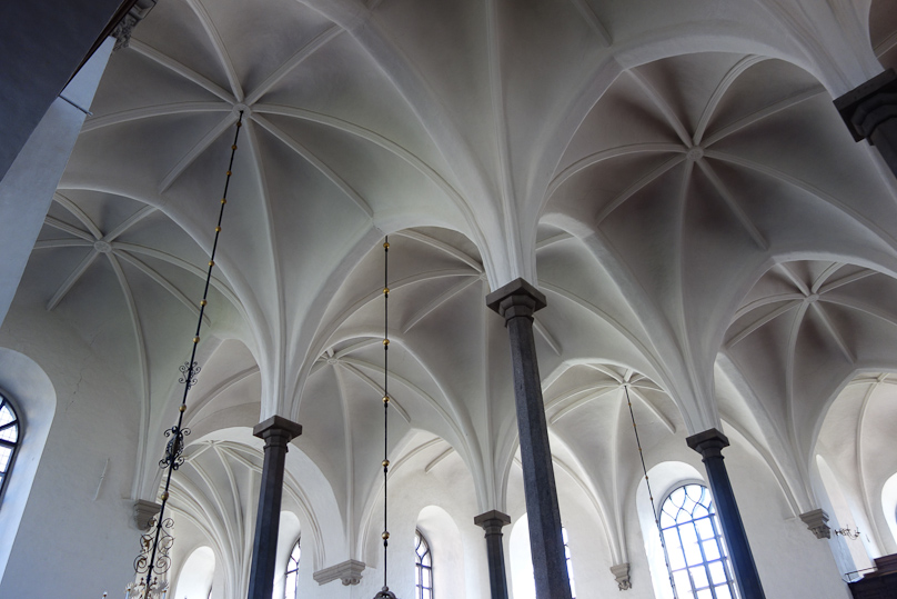 The vaults have eight ribs.