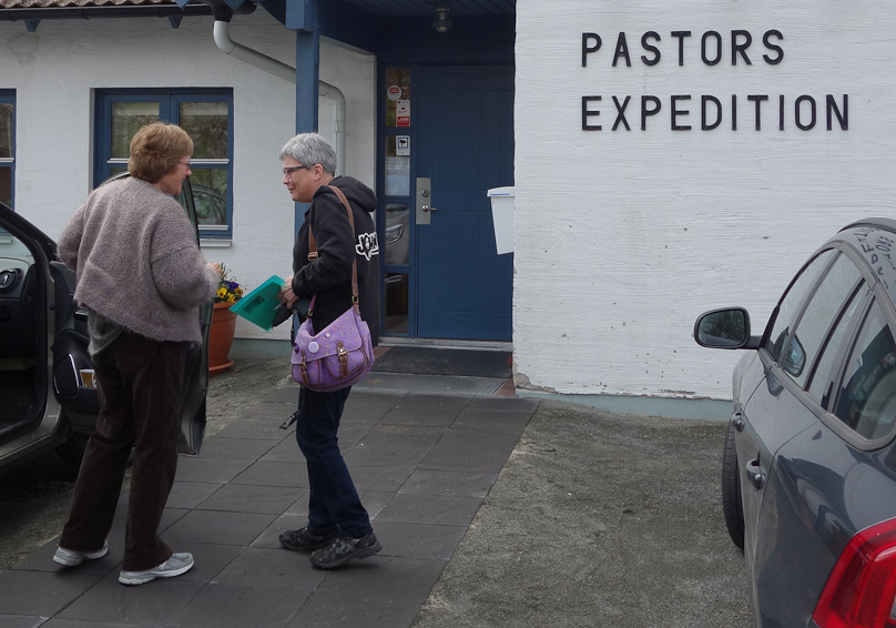 A member of the staff there very obligingly offered to let us in.