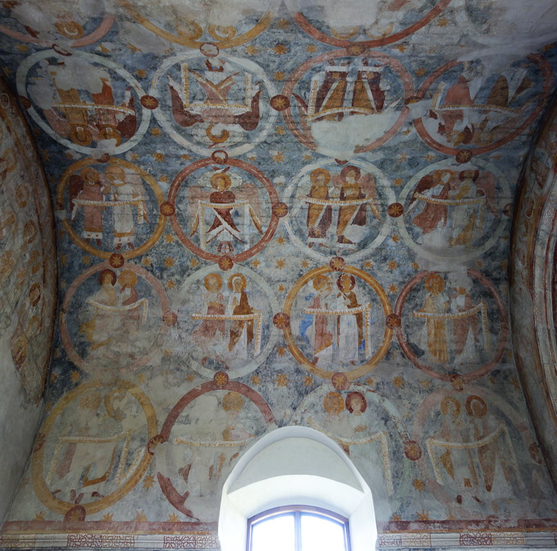 These paintings on the barrel vault over the choir  in Vå were said in a label outside to be 12c. Each roundel holds two figures holding a ribbon with inscriptions i could not read.