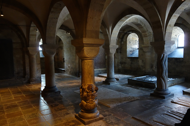 The crypt was by far the most authenticly old and interesting. We'd never seen such a variety of columns, some with patterns and some wit people like te squatting figure in the foreground.