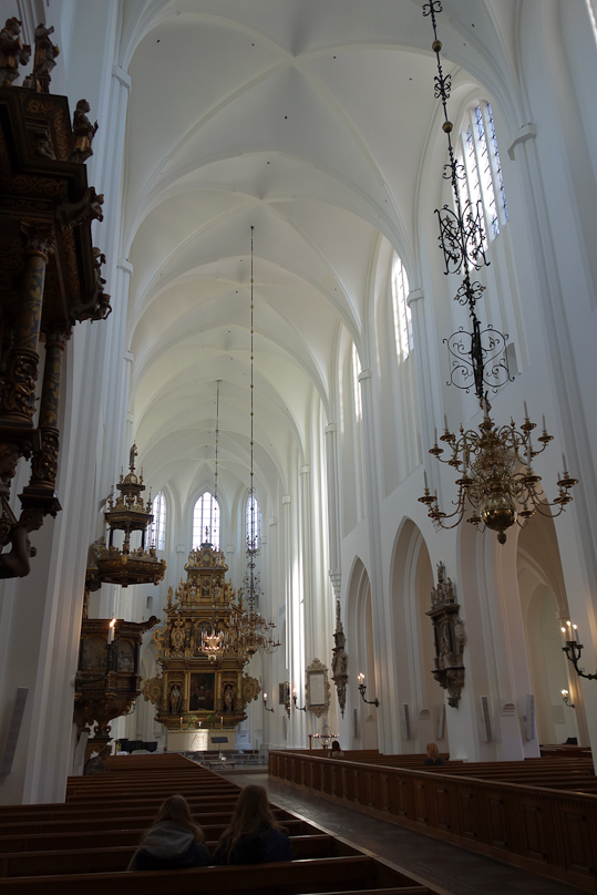 Looking west down the nave of S:t Petri kyrka.