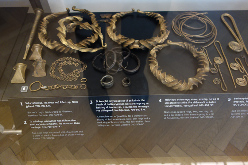 Other gold ornaments left as offerings.