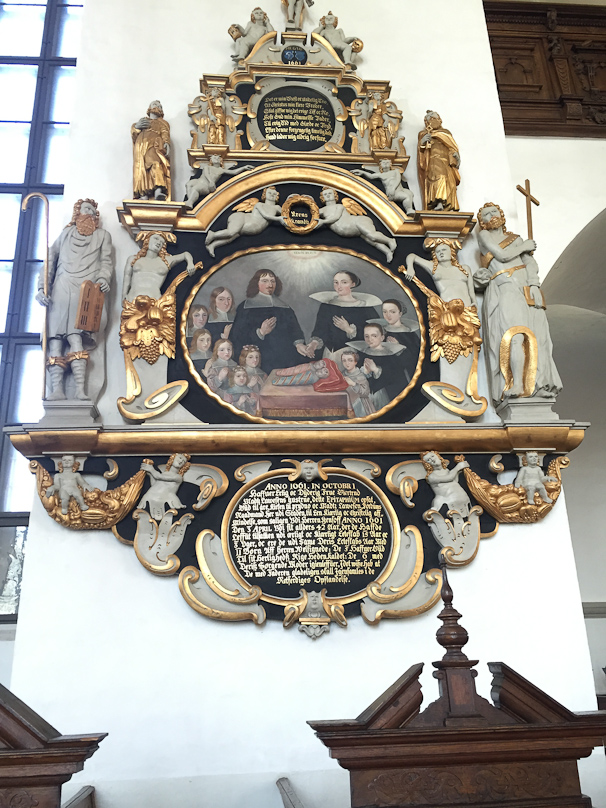 This memorial dates from 1661.