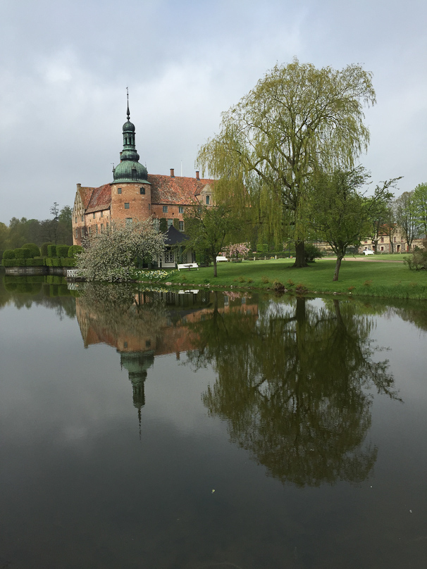 Vitskövle Castle was built in 1553 on piles driven into marshes. It took its present form was in 1753. The Swedish naturalist Carl Linnaeus slept here.