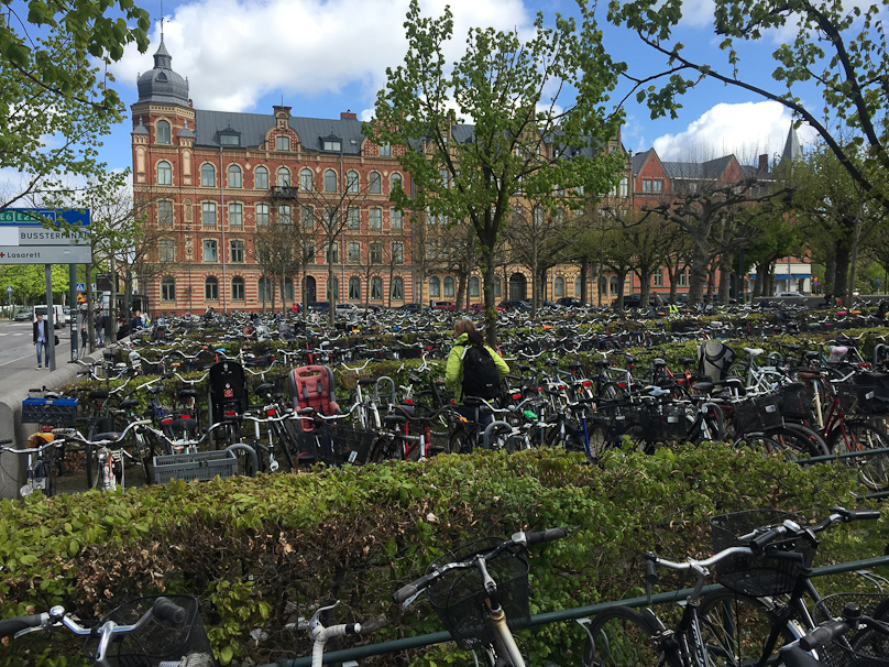 Our first view of Lund on leaving the railroad station was this immense bicycle parking lot. Mariana took it as a sure sign of a university town.